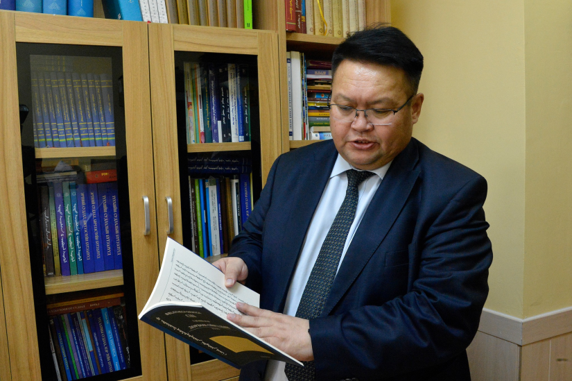  На.Сүхбаатар:  Дөрвөн Ойрадын баруун, зүүн гаруудын хоорондын зөрчил 1672 оноос эхтэй